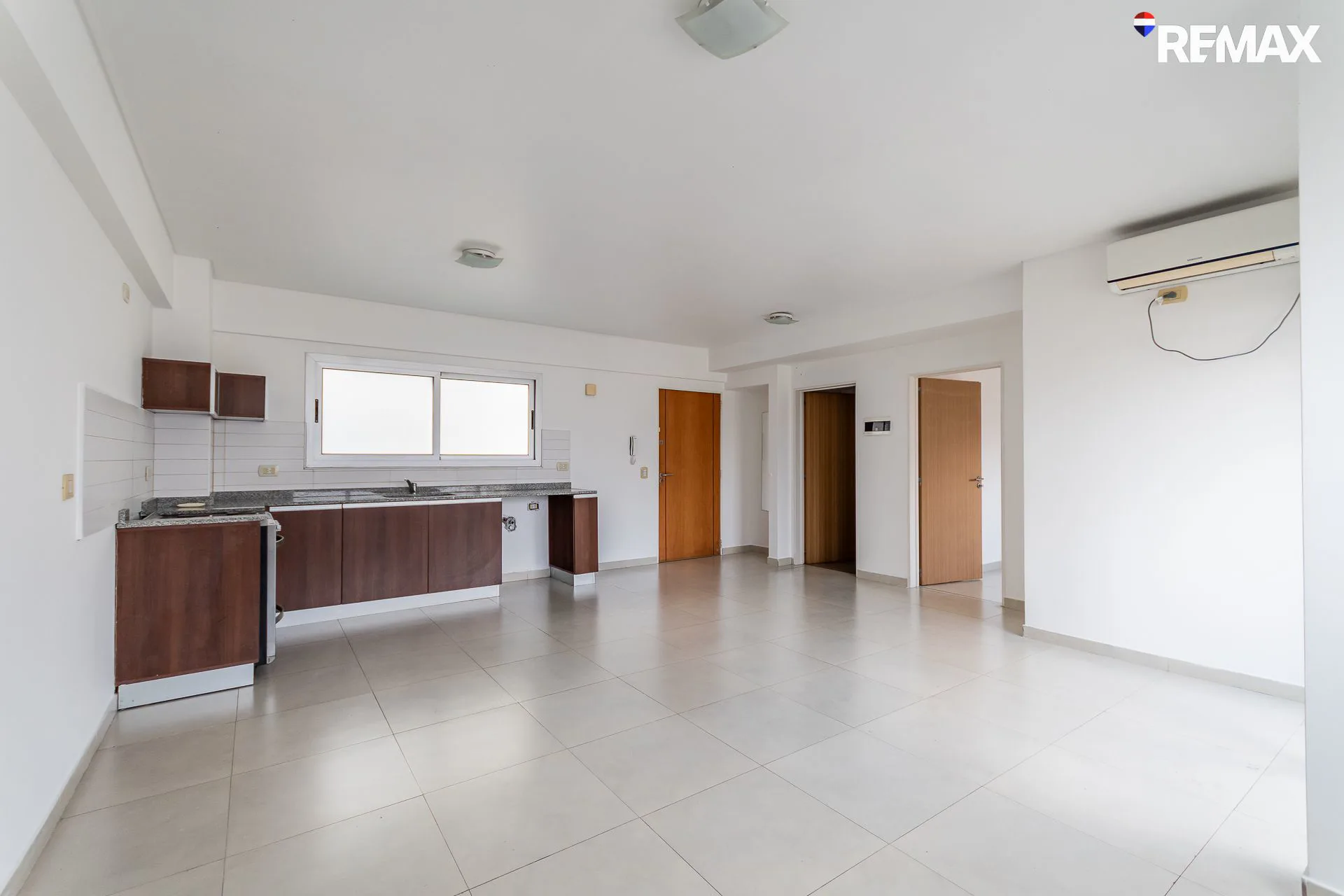 VENTA DEPARTAMENTO 2 AMBIENTES C/ COCHERA-FLORESTA foto 3
