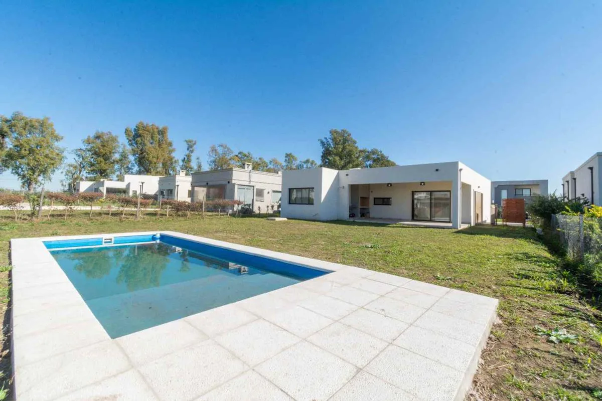 Moderna casa a estrenar, 3 dormitorios y pileta! foto 4