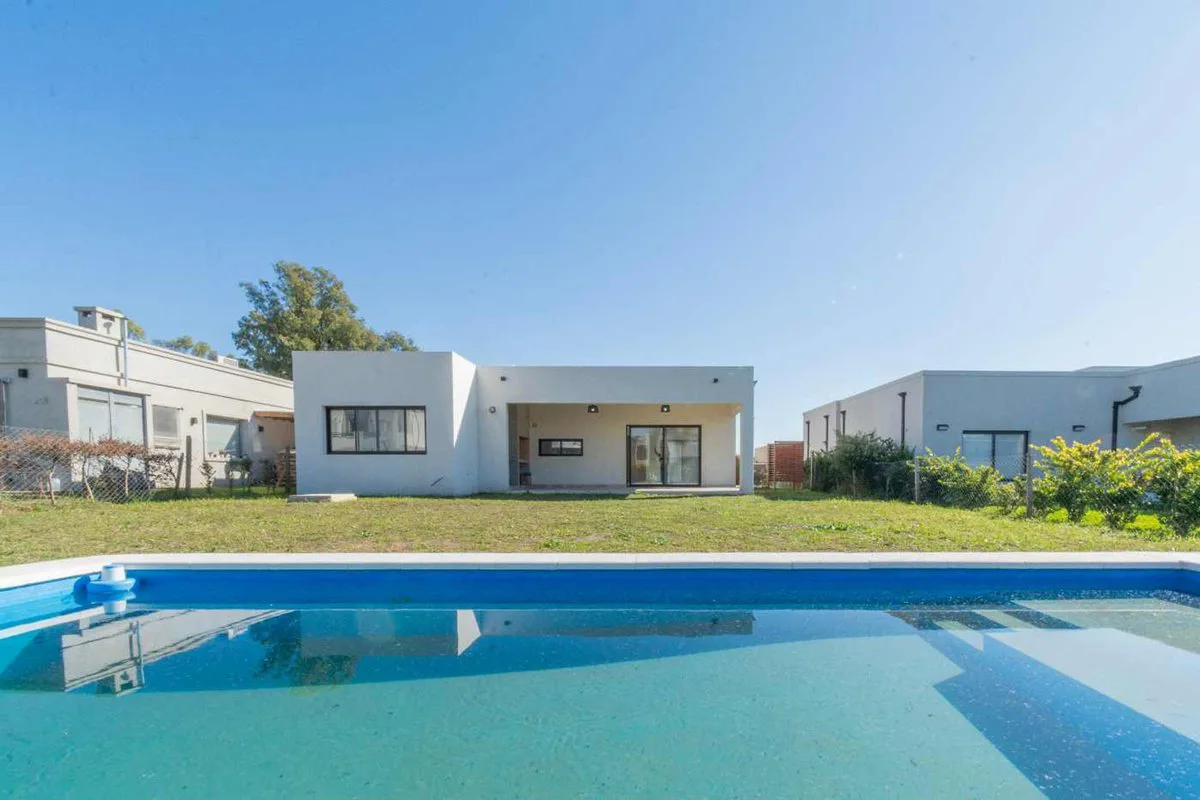 Moderna casa a estrenar, 3 dormitorios y pileta! foto 5