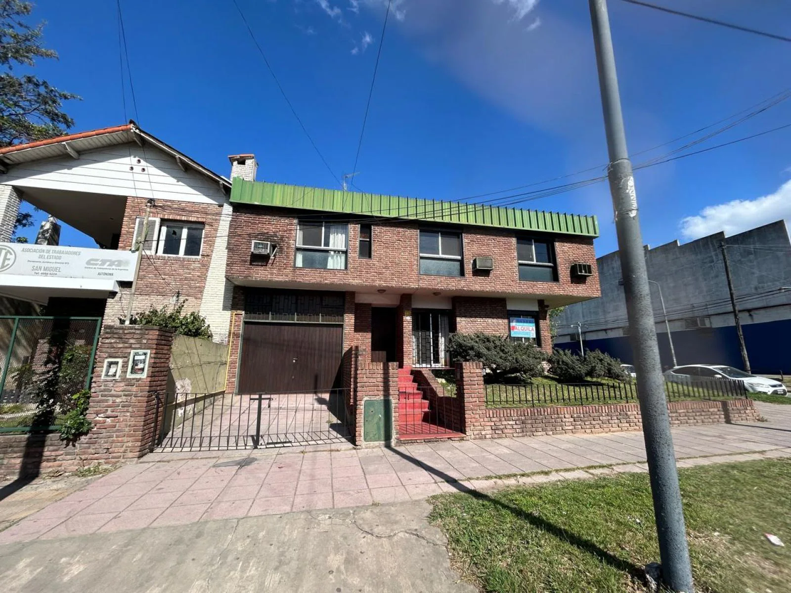 ALQUILER CASA BALBIN ESQ. ROQUE SAENZ PEÑA-APTA VIVIENDA O USO COMERCIAL foto 2