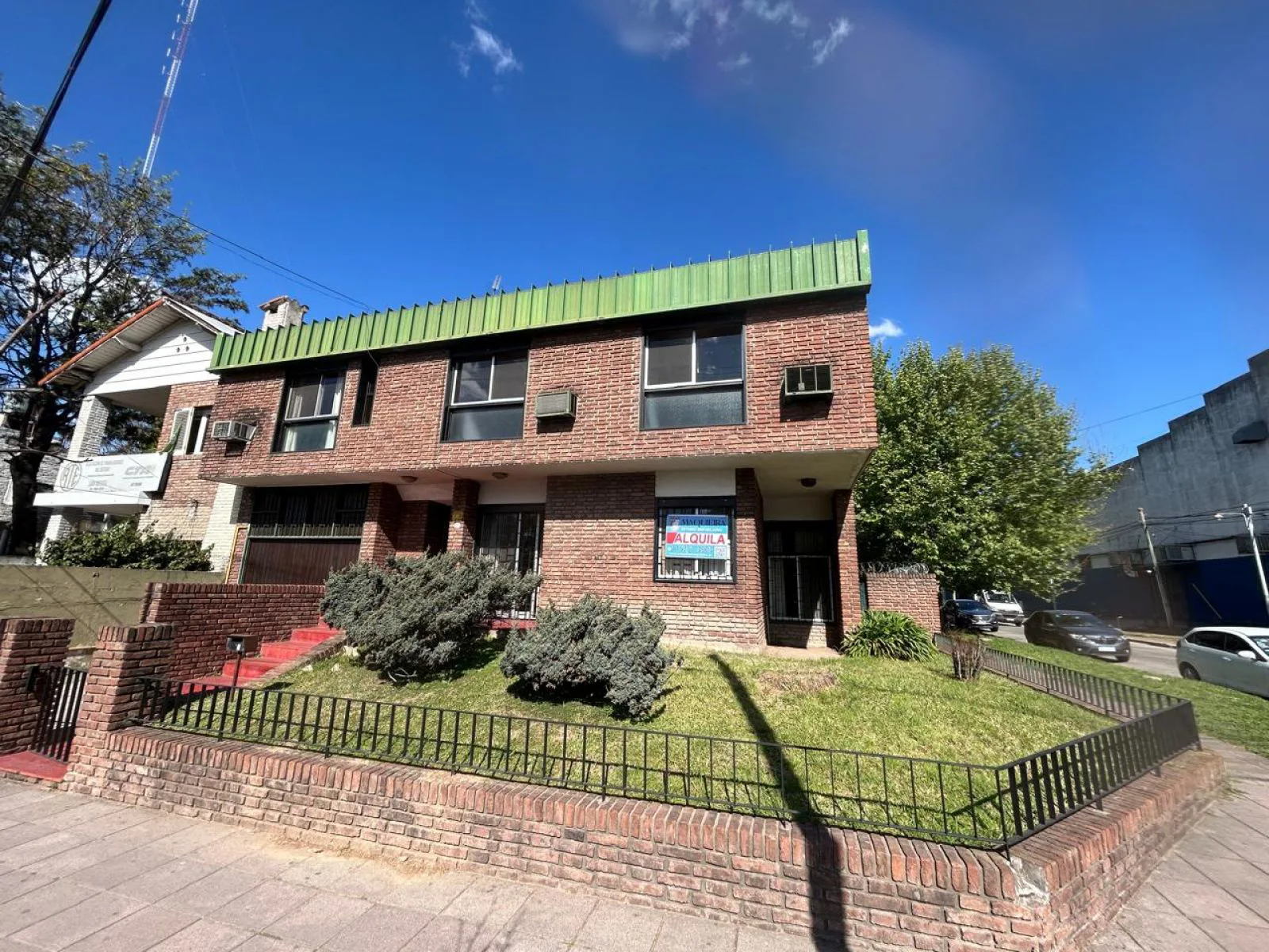 ALQUILER CASA BALBIN ESQ. ROQUE SAENZ PEÑA-APTA VIVIENDA O USO COMERCIAL foto 3