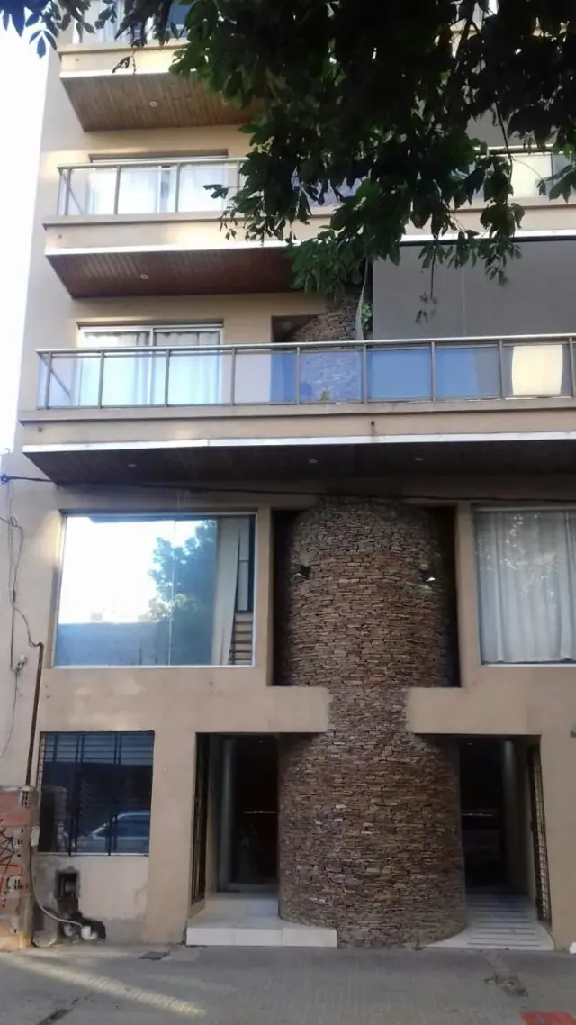 TRIPLEX DE DOS DORM OPC 3 CON TERRAZA PRIVADA ESTADO EXCELENTE. ANTIGÜEDAD 3 AÑOS APTO BANCO