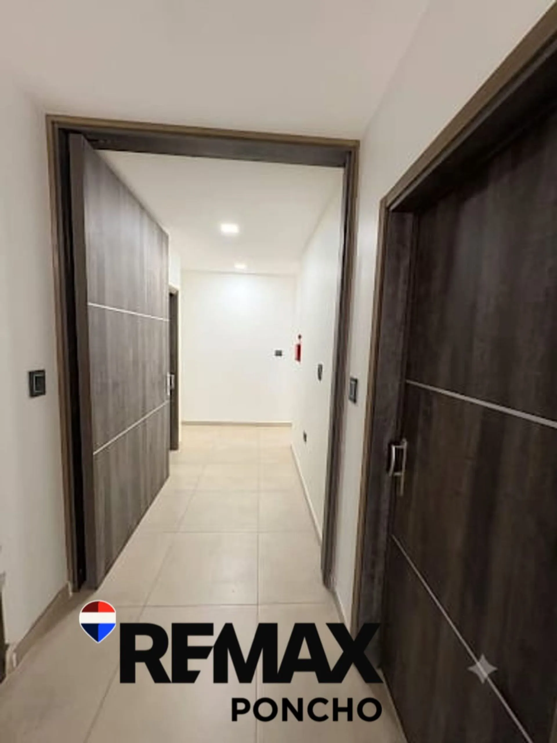 SE ALQUILA AMPLIO DPTO MICROCENTRO 2 HABITACIONES