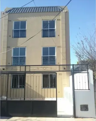 Cochera &quotEspacio de auto descubierto&quot en edificio de Dtos. foto 2