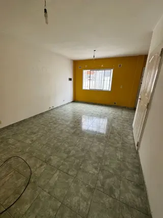 Excelente departamento 2 amplios ambientes en primer piso. Excelente ubicacion, sobre Av. Arieta. Centro de villa luzuriaga foto 3