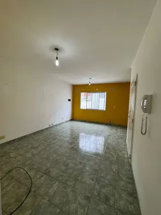 Excelente departamento 2 amplios ambientes en primer piso. Excelente ubicacion, sobre Av. Arieta. Centro de villa luzuriaga foto 4