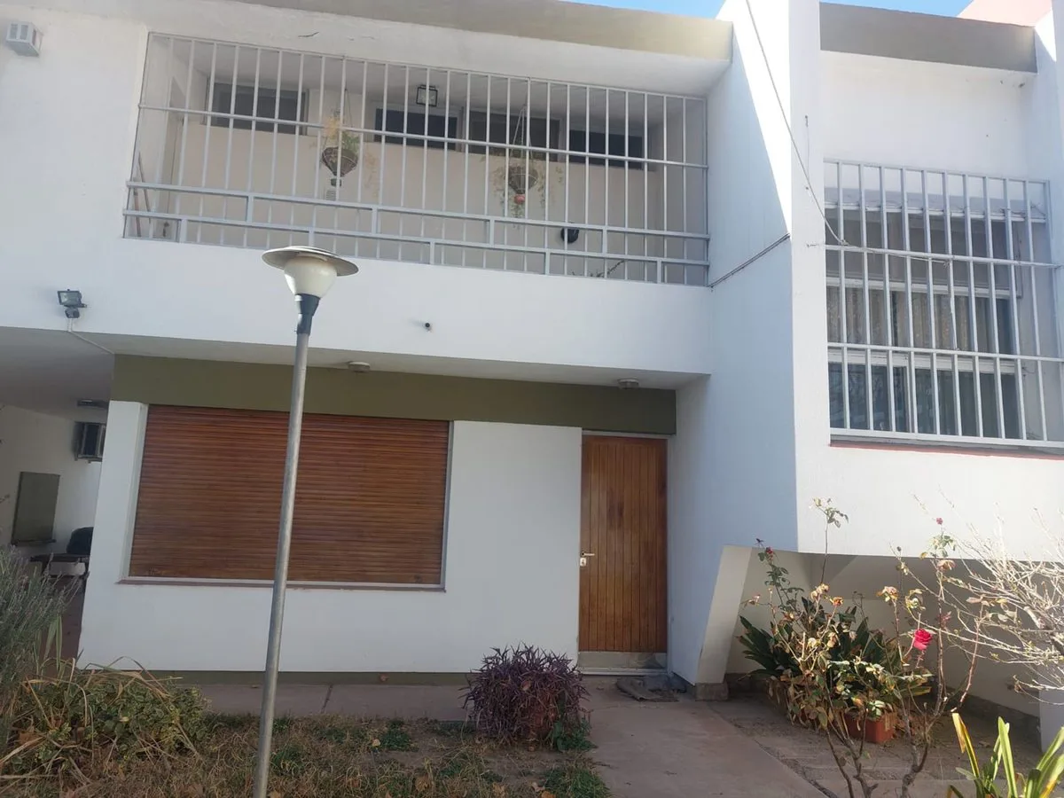 VENTA CASA GODOY CRUZ , BENEGAS  (APTA DESARROLLO) foto 2