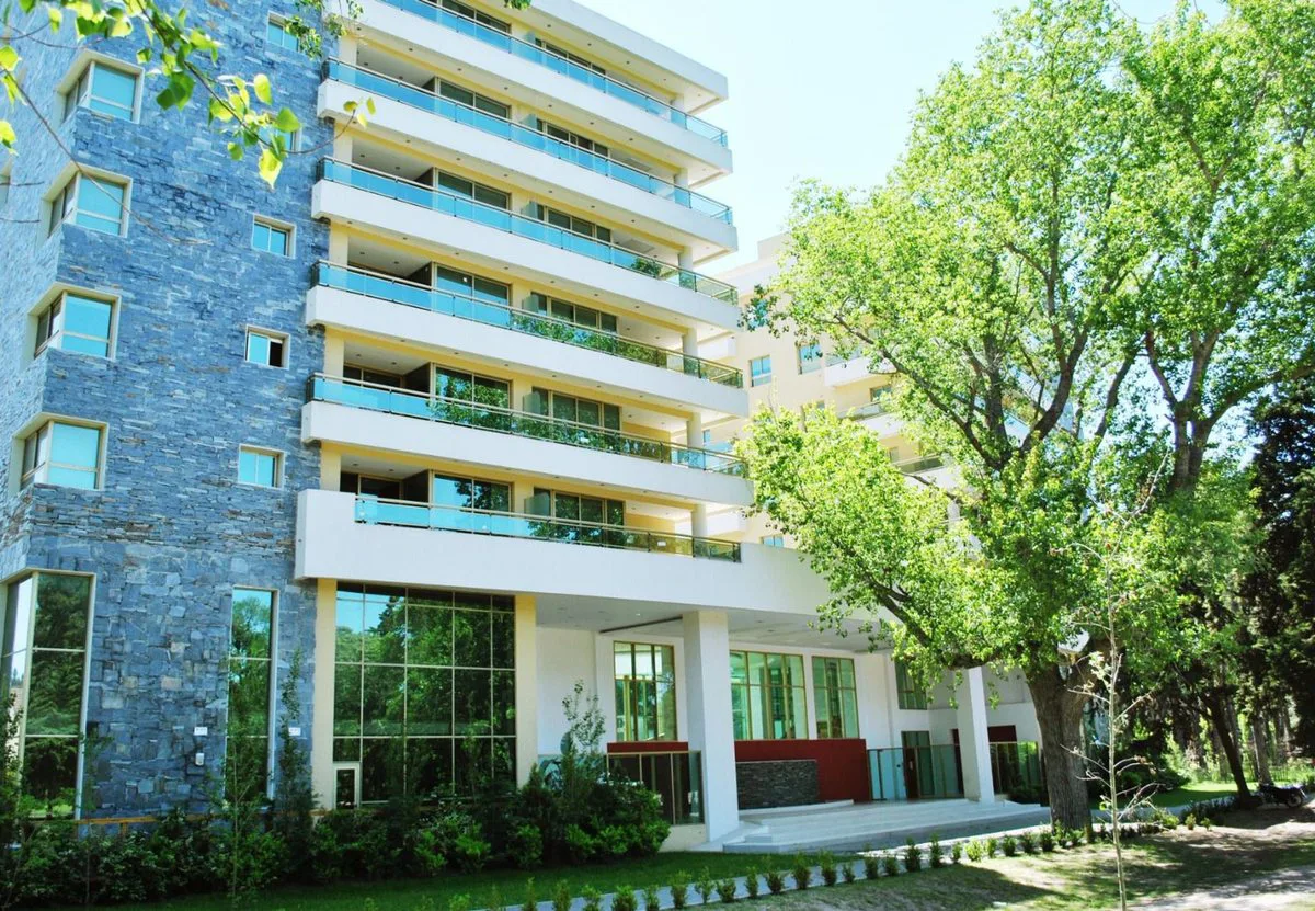 Venta departamento Pinamar con cochera y amenities