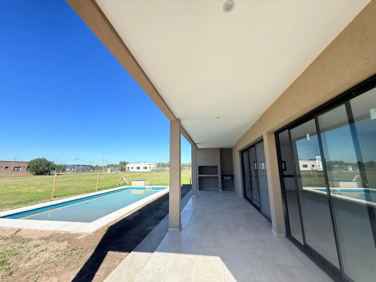CASA EN VENTA EN EL ENSUEÑO MASCHWITZ C/PILETA foto 2