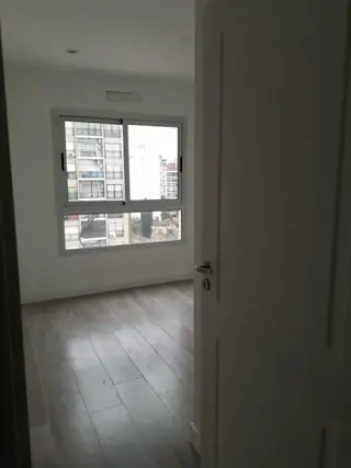 PISO 4 AMB. + ESCRITORIO DE CATEGORÍA CON 2 COCHERAS EN LANUSITA foto 2