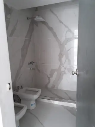 PISO 4 AMB. + ESCRITORIO DE CATEGORÍA CON 2 COCHERAS EN LANUSITA foto 3