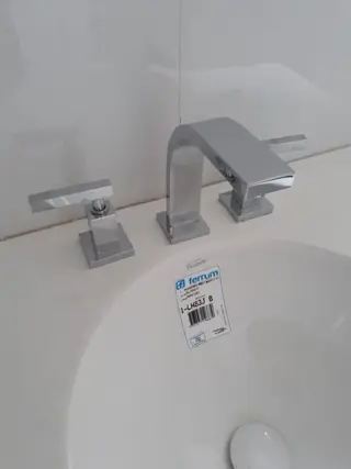PISO 4 AMB. + ESCRITORIO DE CATEGORÍA CON 2 COCHERAS EN LANUSITA foto 4