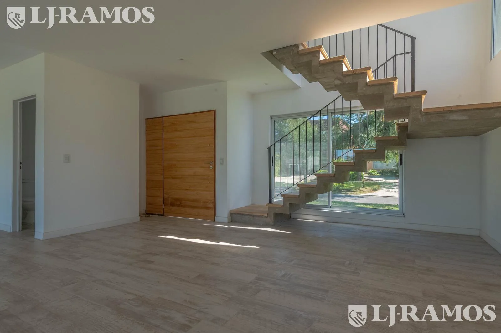 Venta de casa 4 ambientes (con RENTA) en Canton Islas PG foto 4