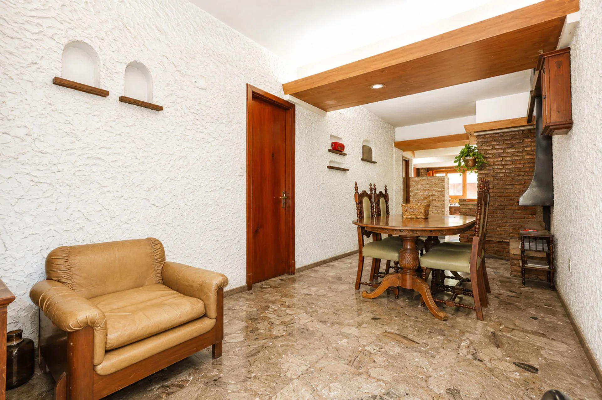 Casa lote de 10x30 parque entrada auto Versalles foto 4