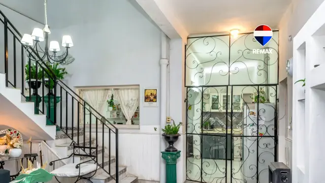 VENTA CASA CON DEPTO ZONA PLAZA ALVARADO
