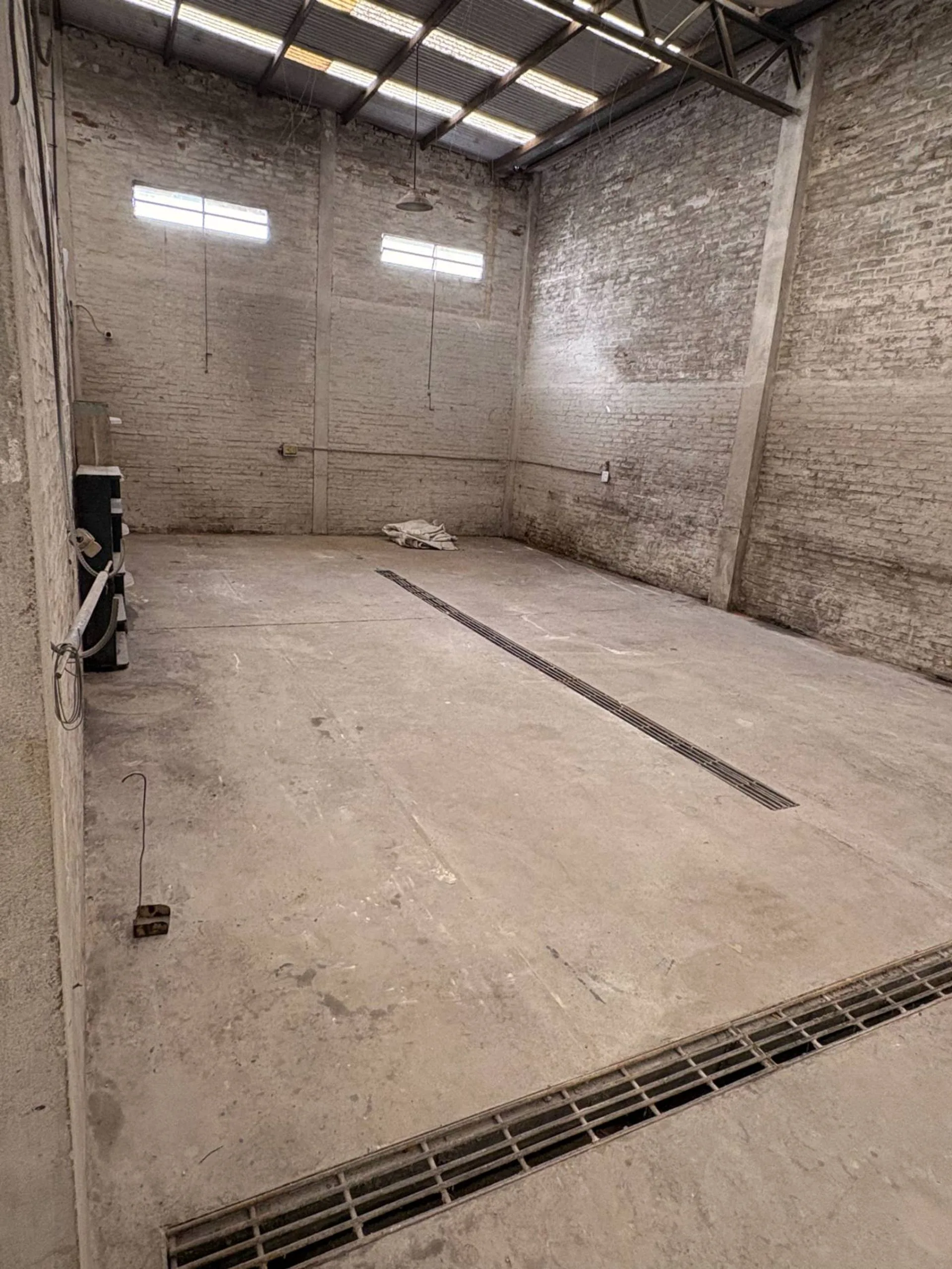 Galpón de 360m2 en zona estratégica para logística foto 4