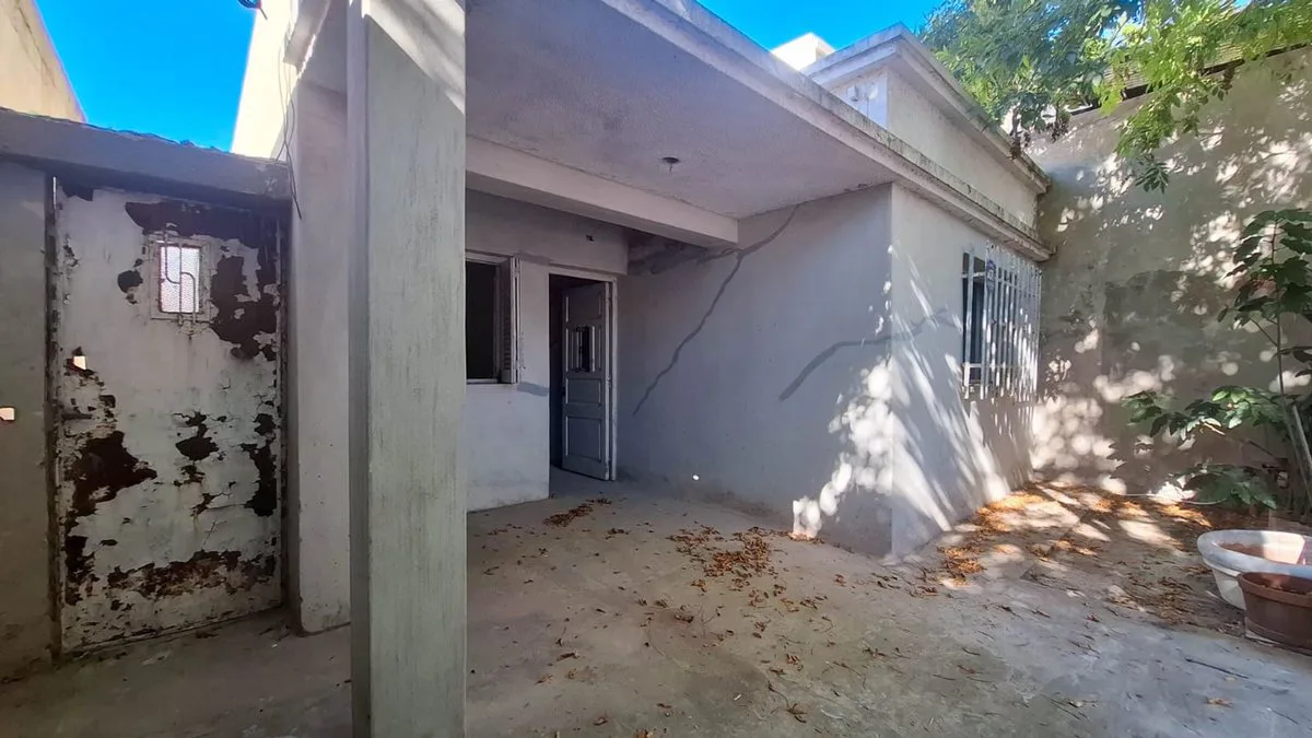 VENTA CASA 2 DORMITORIOS FISHERTON A RECICLAR foto 3