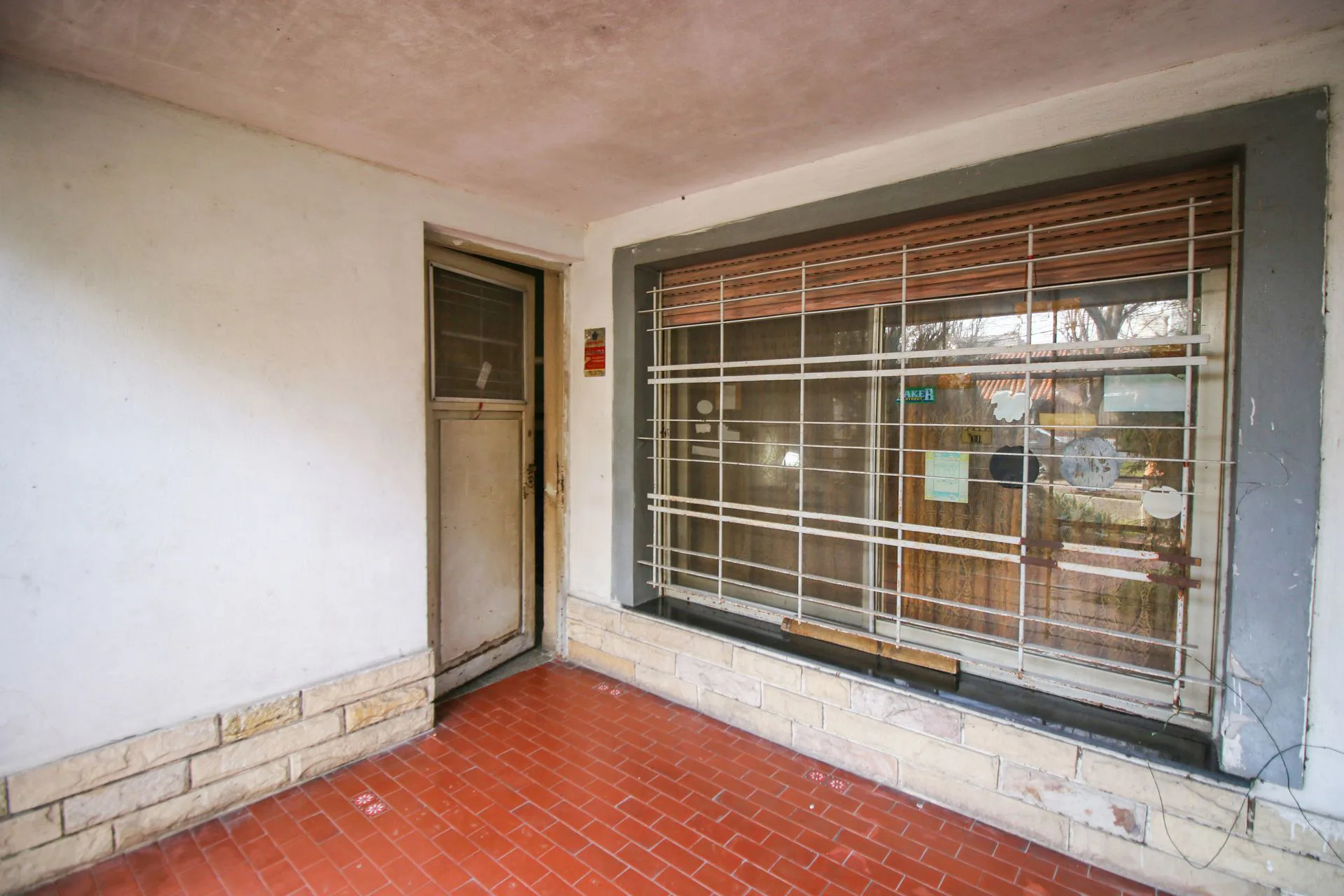 VENTA CASA 3 AMBIENTES A REFACCIONAR - Z. ADROGUE foto 2
