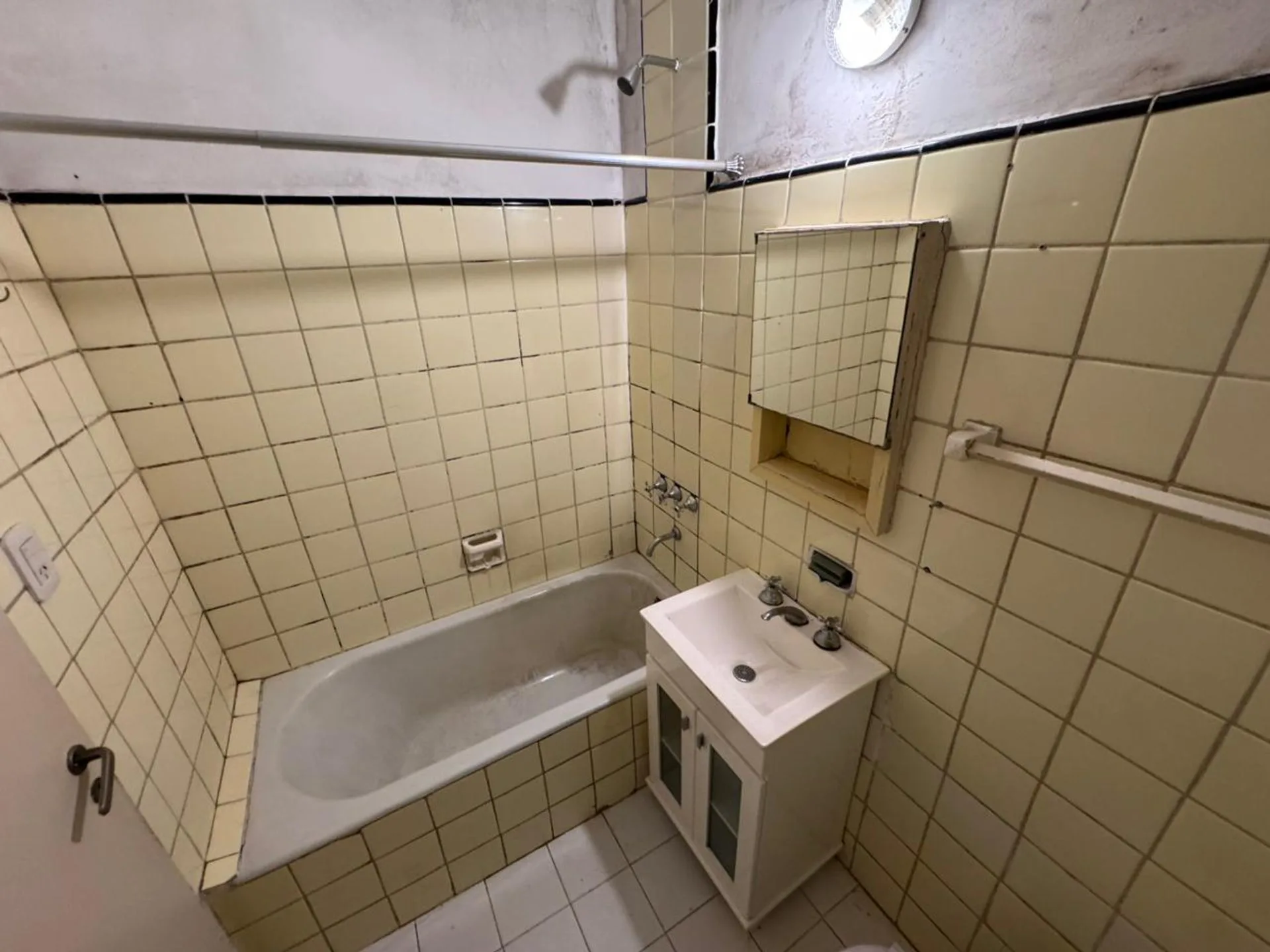 Departamento 1 y 1/2 amb. - Balcón - A refaccionar foto 5