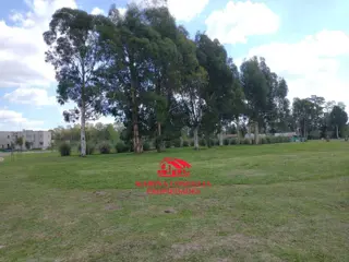 EXCELENTE TERRENO A LA PLAZA, SANTO TOMAS, PILAR foto 4