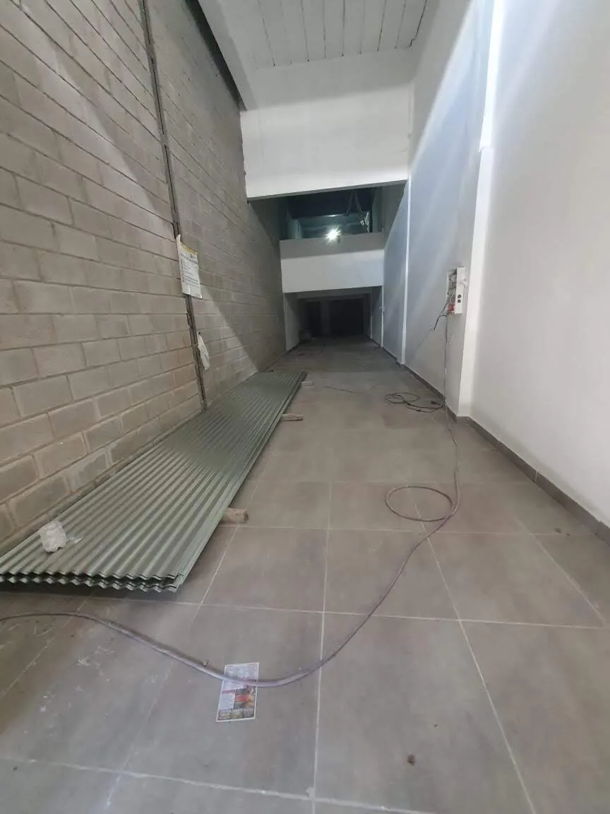 Local PB + Entrepiso + Planta alta - Zona comercial - Flores - 260m² foto 4