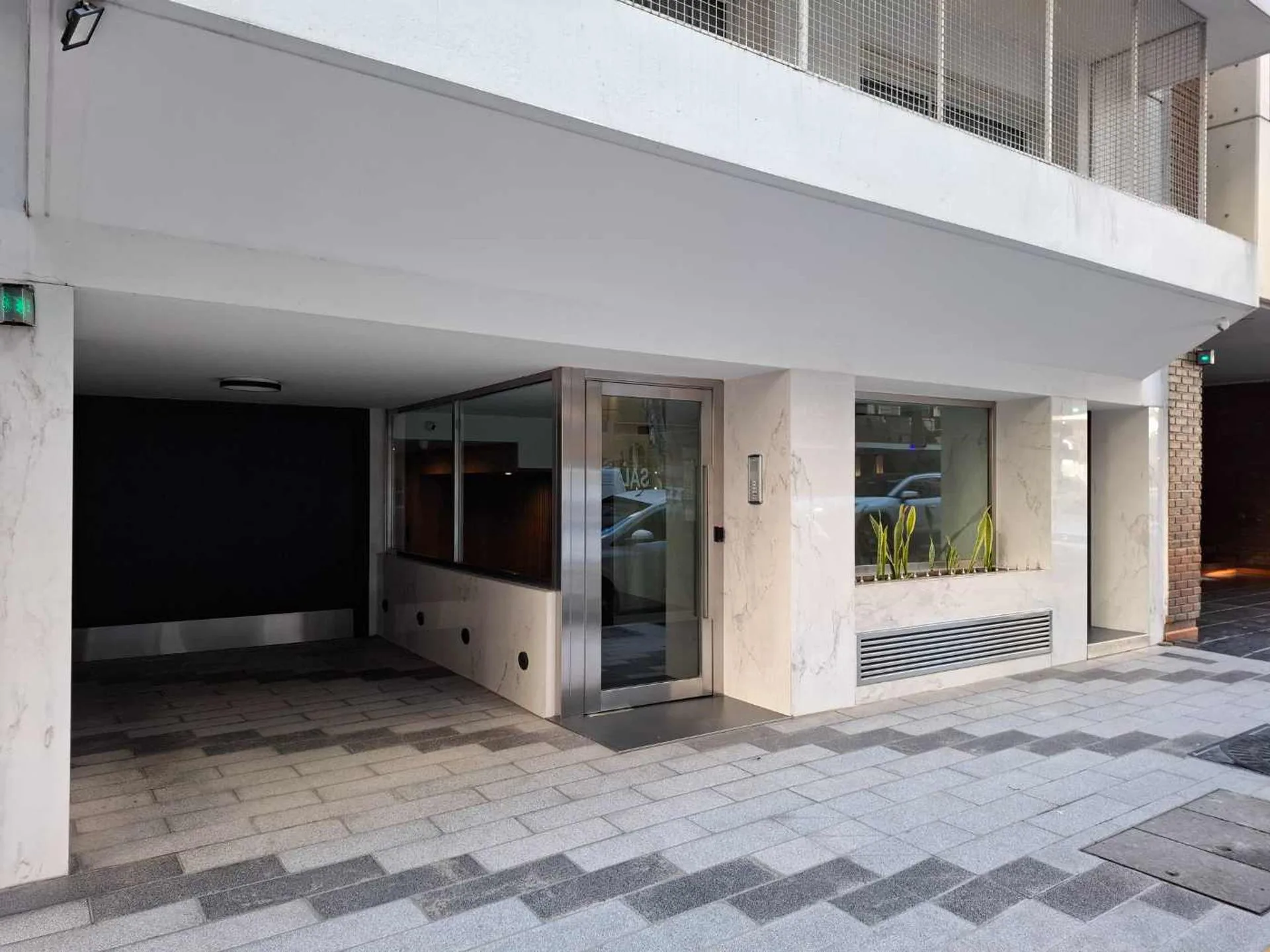Venta excelente piso de 6 ambientes en Recoleta foto 2