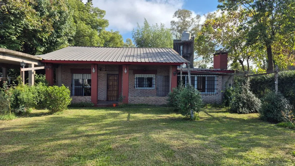 VENTA CASA QUINTA EN EZEIZA -AMPLIO LOTE Y QUINCHO