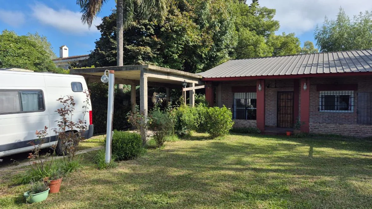 VENTA CASA QUINTA EN EZEIZA -AMPLIO LOTE Y QUINCHO foto 3