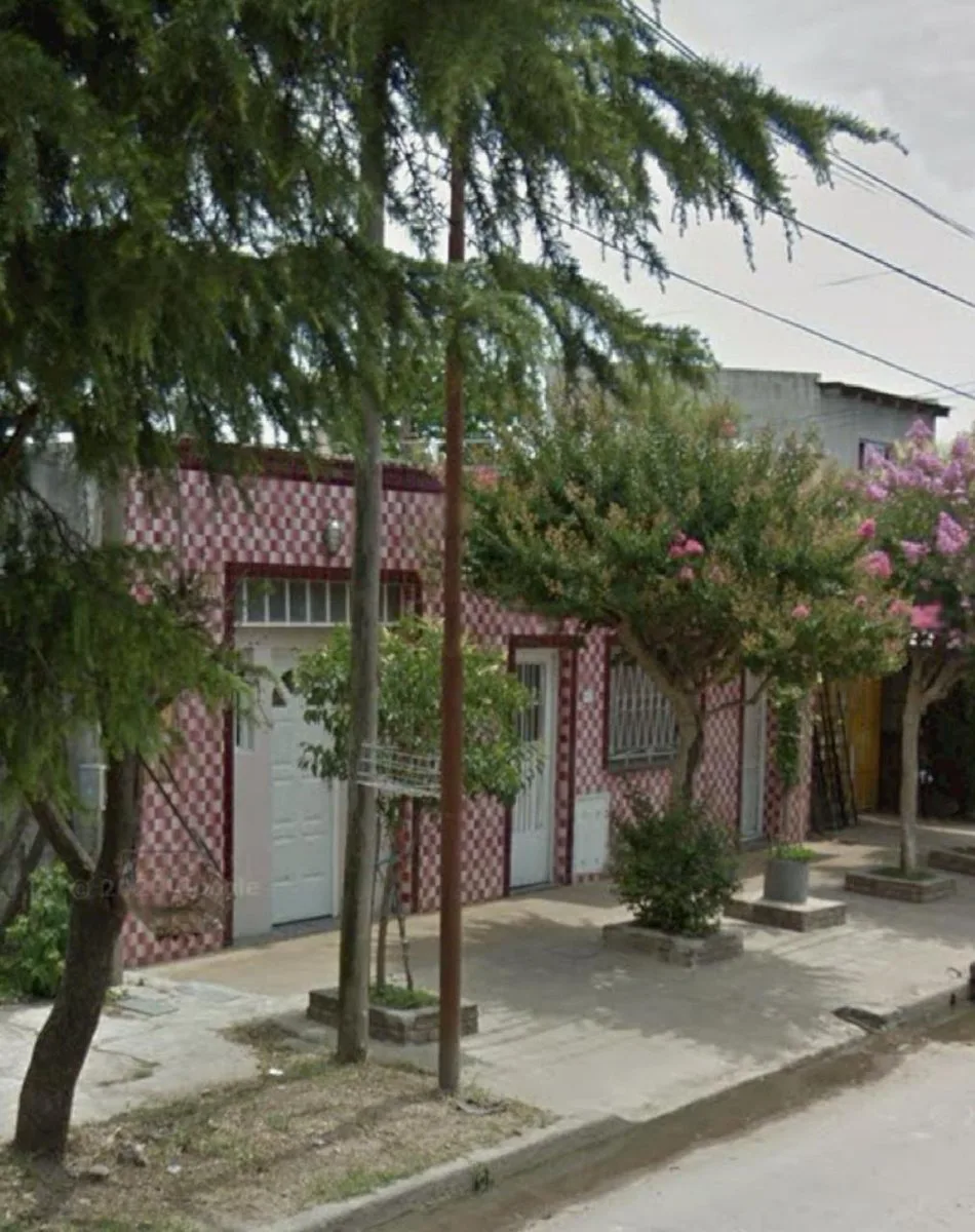 VENTA CASA 3 AMBIENTES C/ GRAN SUPERFICIE DE FONDO foto 3