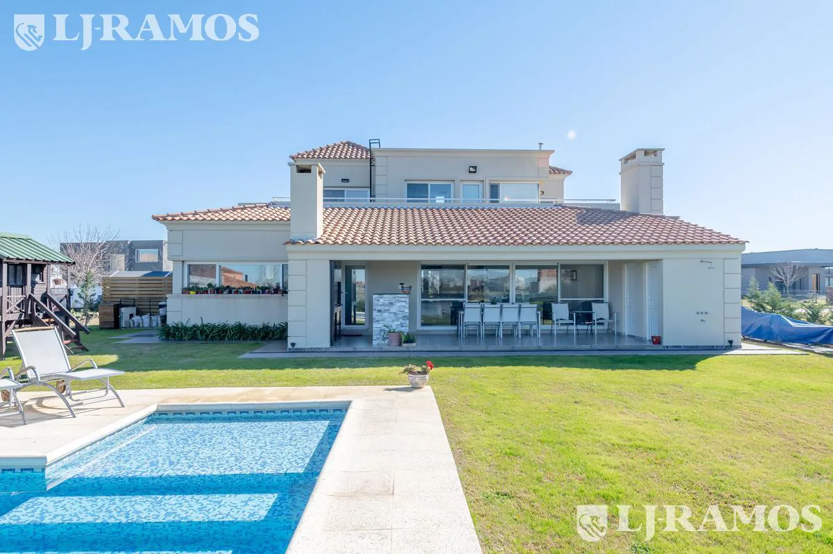 Casa de 4 dormitorios a la laguna con pileta en El Cantón Islas - PG foto 5