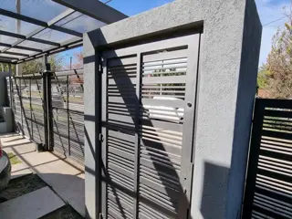 HERMOSA CASA EN VENTA EN SAN ANTONIO DE ARREDONDO, CON PILETA, QUINCHO,4DORMITORIOS, 3 BAÑOS. foto 2