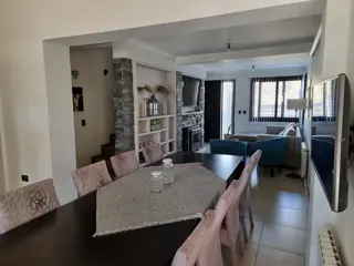 HERMOSA CASA EN VENTA EN SAN ANTONIO DE ARREDONDO, CON PILETA, QUINCHO,4DORMITORIOS, 3 BAÑOS. foto 5