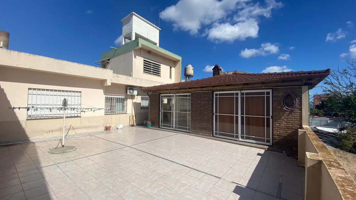 VENTA CASA 5AMBIENTES TERRAZA JARDIN LOCAL PALOMAR foto 4