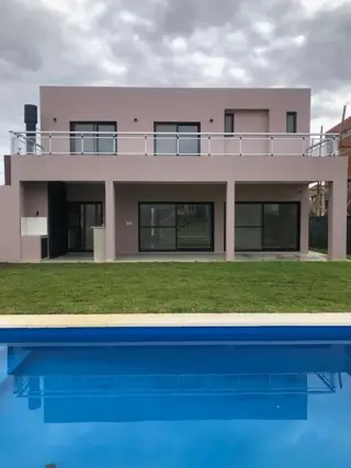 EXCELENTE CASA RACIONALISTA A ESTRENAR - BARRIO LAS TIPAS - NORDELTA foto 3