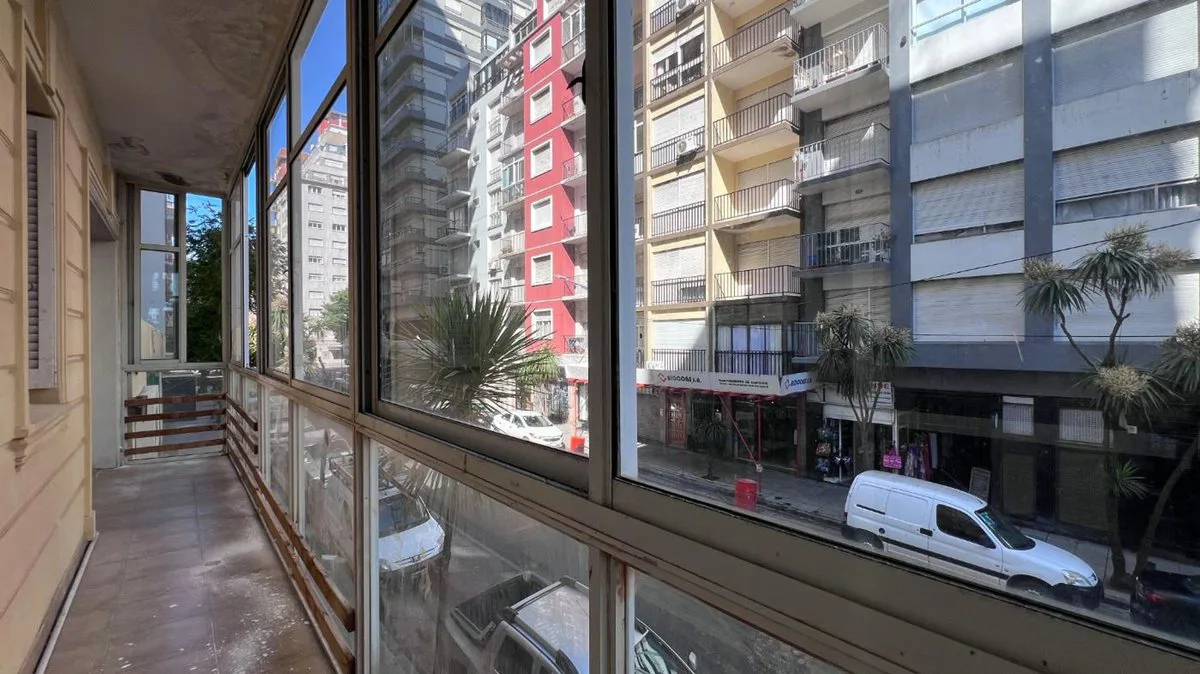 VENTA SEMIPISO 3 AMB MACROCENTRO BALCON CORRIDO foto 2