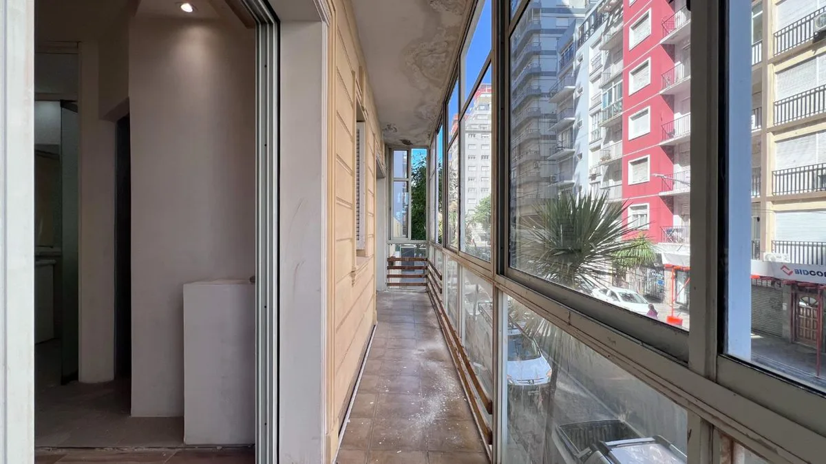 VENTA SEMIPISO 3 AMB MACROCENTRO BALCON CORRIDO foto 3