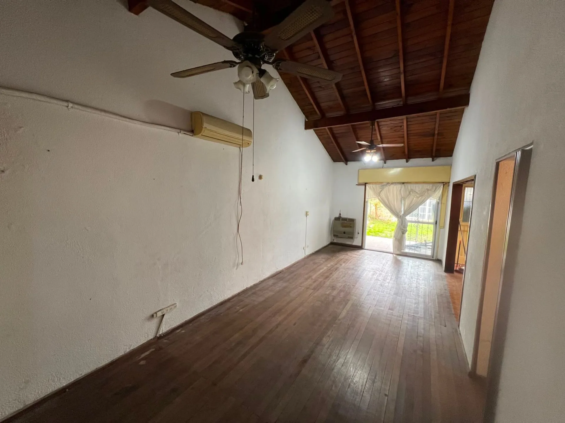 CASA EN VENTA 3 DORMITORIOS EN BARRIO MONASTERIO foto 3
