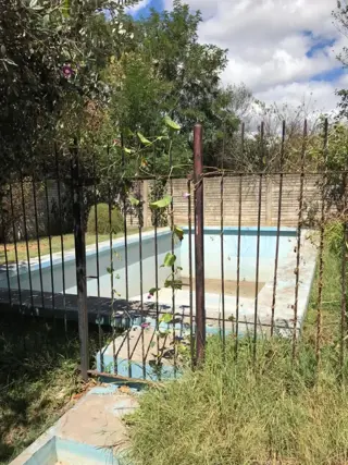 SE VENDE HERMOSO CHALET EN CACHARI PARTIDO DE AZUL foto 1