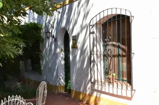 SE VENDE HERMOSO CHALET EN CACHARI PARTIDO DE AZUL foto 2