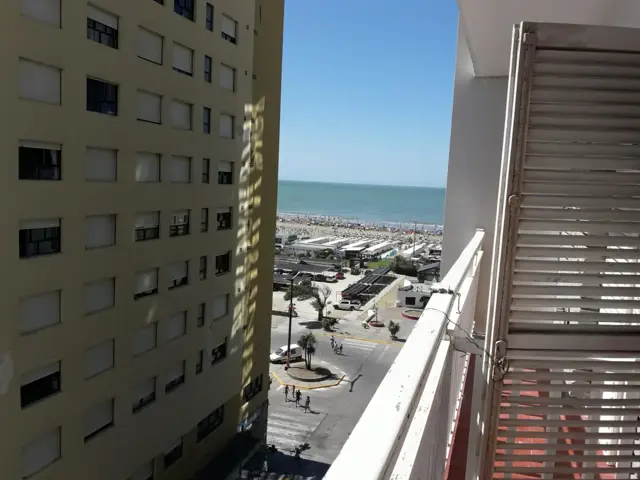 ALQUILER TEMPORARIO X DIA UN AMBIENTE DIVIDIDO A METROS DEL MAR AL FRENTE VISTA AL MAR