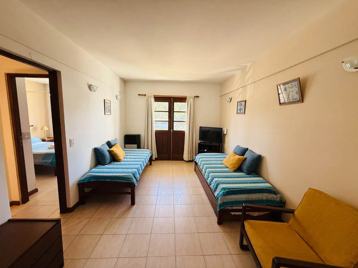 DEPARTAMENTO VENTA PINAMAR 2 AMB Y MEDIO  PISCINA foto 4