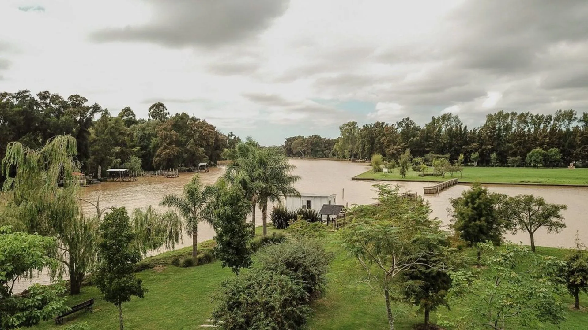 VENTA LOTE CON MUELLE Y RELLENO AL RIO LUJAN foto 3