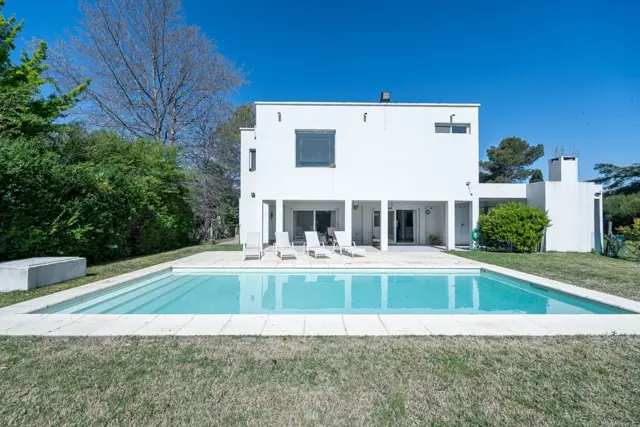 VENTA CASA MODERNA C/PILETA + LOTE LINDERO-GOLFERS