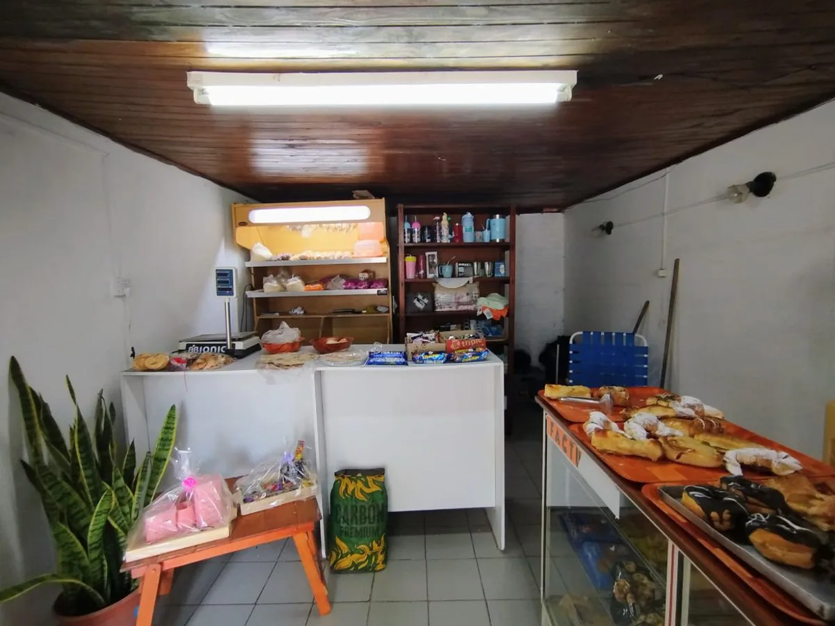 CASA 3 DORM. CON LOCAL, A METROS DE AV. RICHIERI foto 3