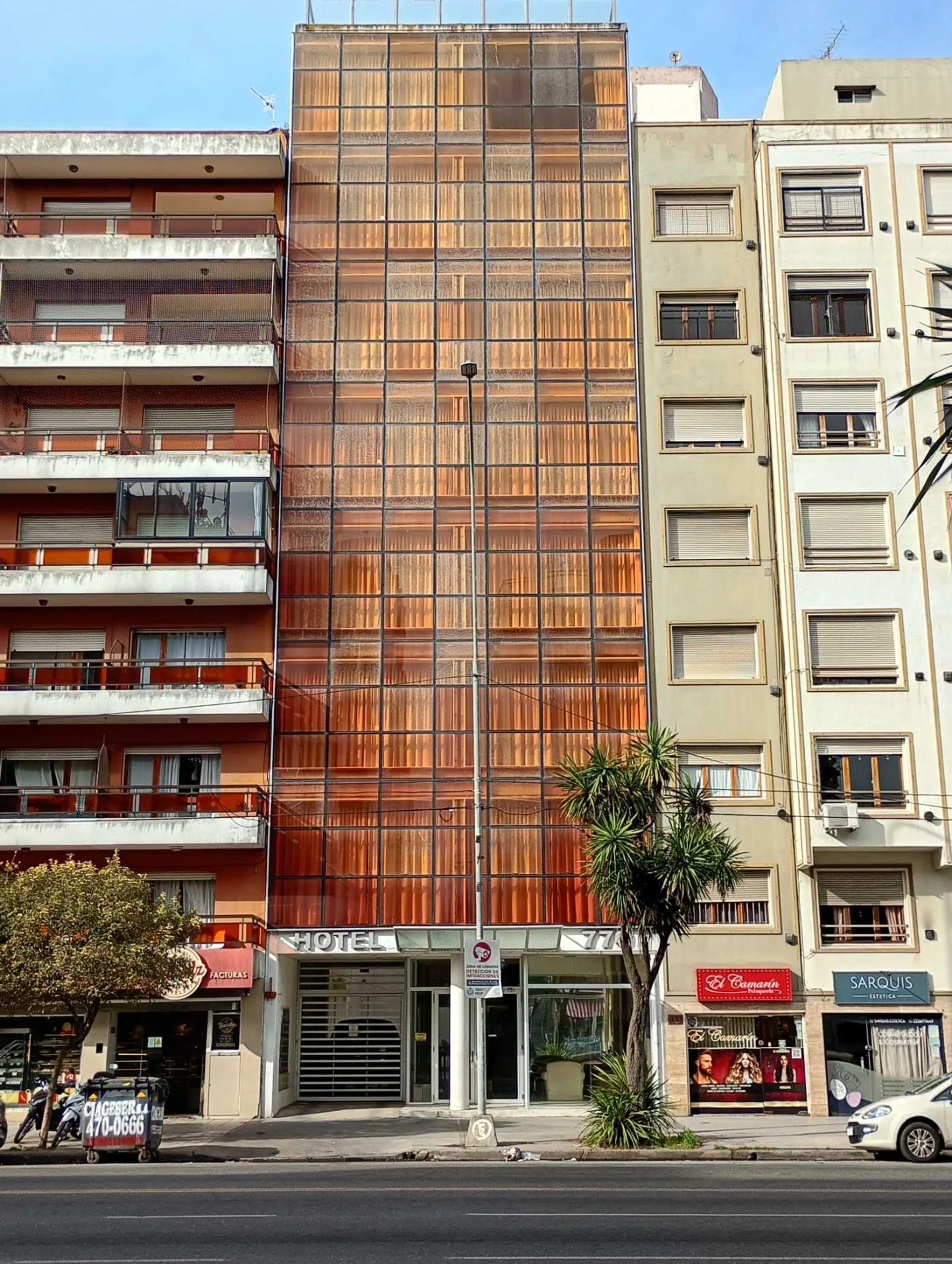 Edificio en block múltiples destinos