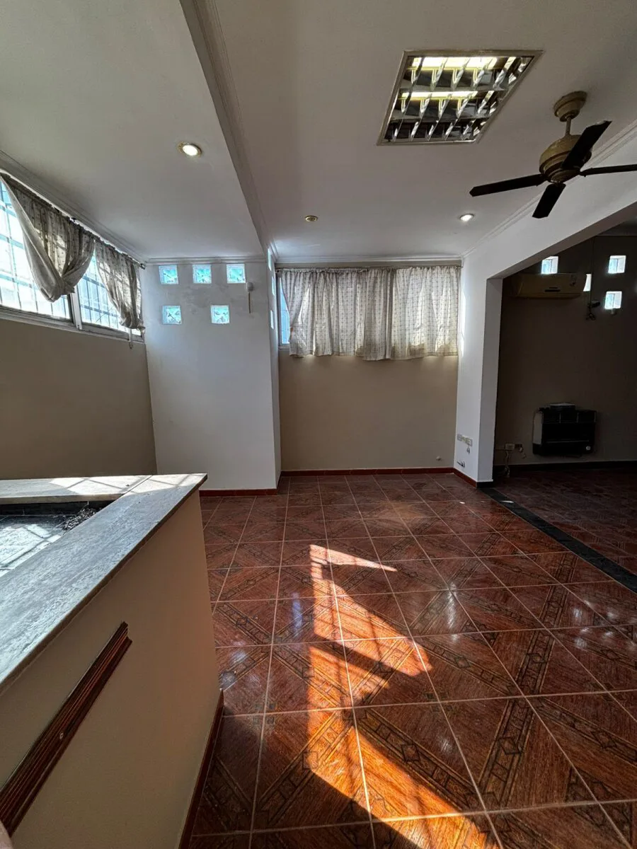 Oficina con 3 privados en el centro de Morón foto 4