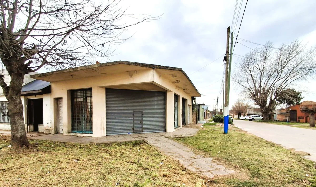 VENTA CASA 3 AMB + 2 LOCALES EN BLOK F. SANCHEZ