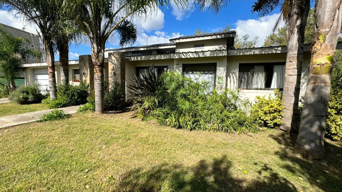 CASA EN VENTA EN LA ALAMEDA 5 AMBIENTES PERMUTA foto 2