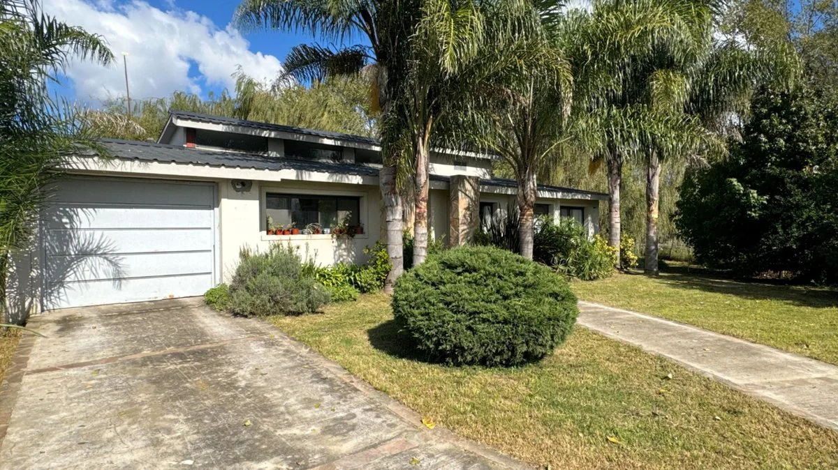 CASA EN VENTA EN LA ALAMEDA 5 AMBIENTES PERMUTA foto 3