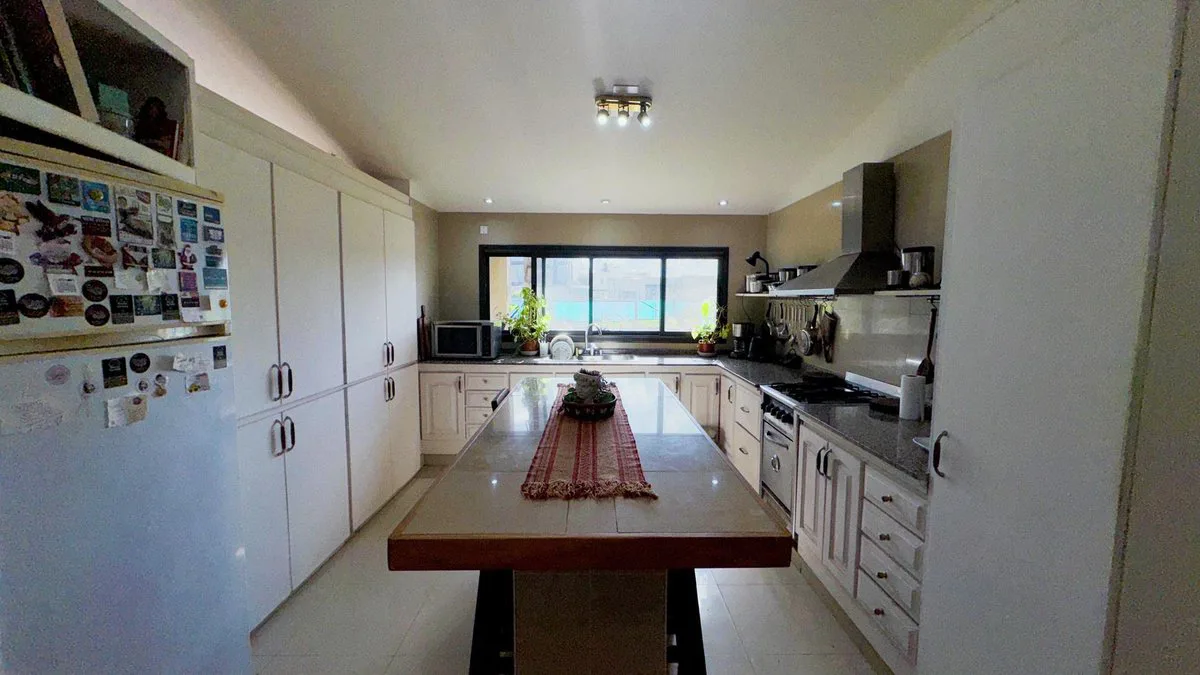 CASA EN VENTA EN LA ALAMEDA 5 AMBIENTES PERMUTA foto 5
